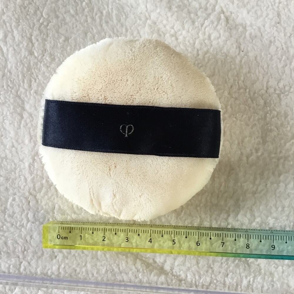 Clé de Peau Beauté Translucent Loose Powder Puff - Picture 7 of 8